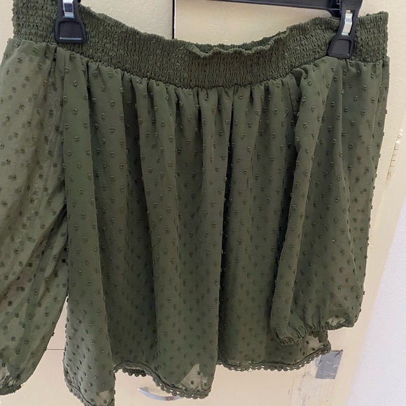 Polka Dot Off shoulder top - Picture 1 of 4